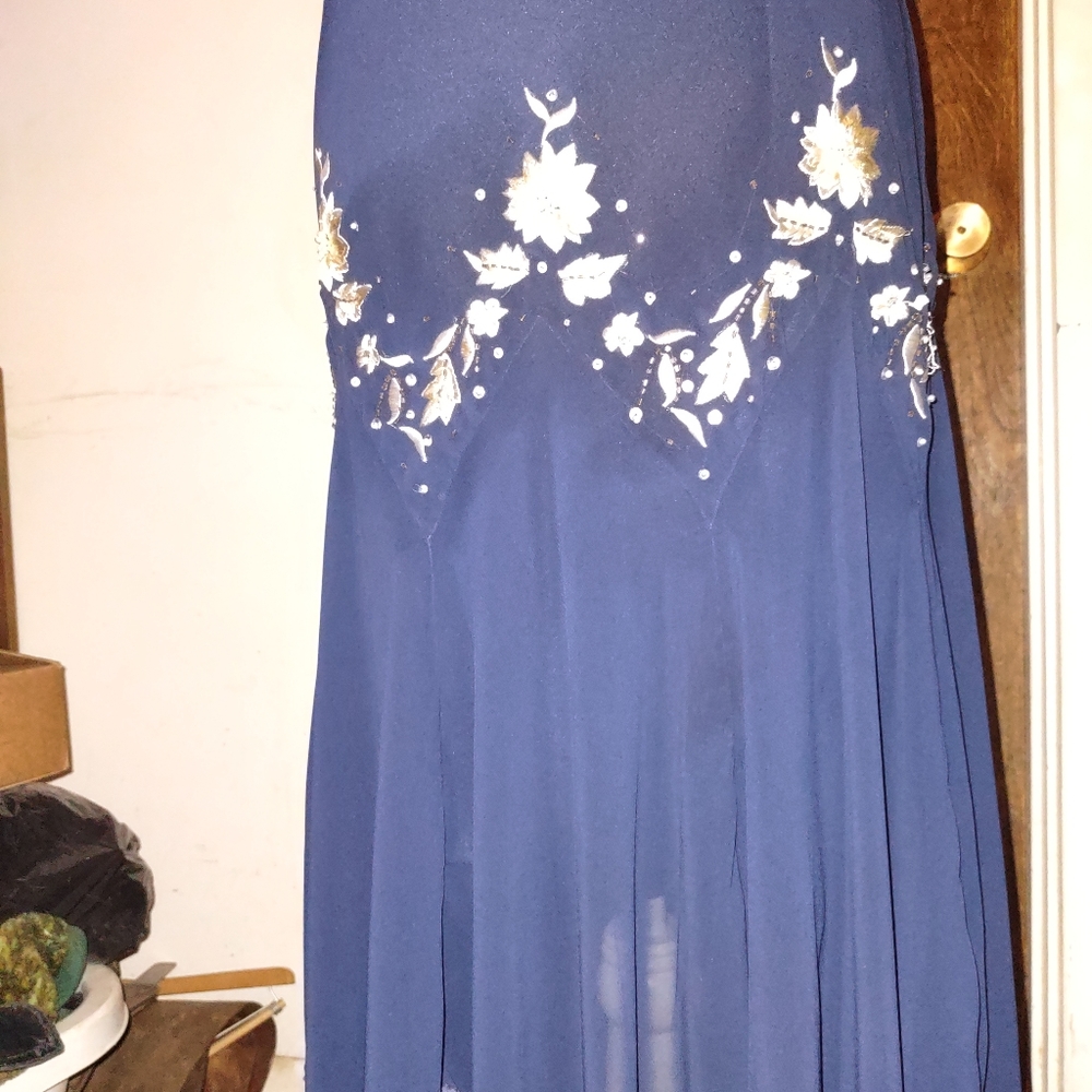 Dress - Picture 3 of 5